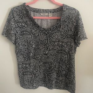 Liz Claiborne NY size M paisley t-shirt